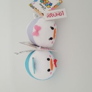A bundle of 2 Disney Tsum Tsum ( Daisy and Donald)